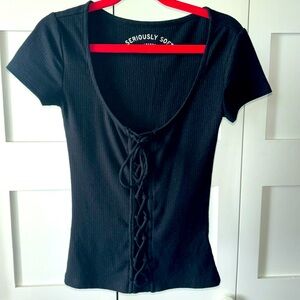 Woman’s Aero black top size XS